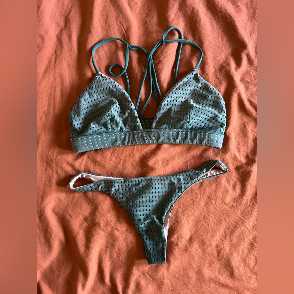 ACACIA MESH SET SIZE MEDIUM TOP AWAPUHI BOTTOM PIPELINE
